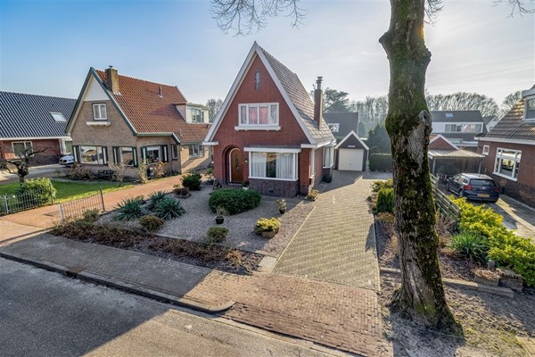 Te koop: Goed onderhouden vrijstaande jaren dertig woning met een heerlijk tuin op het Zuiden !